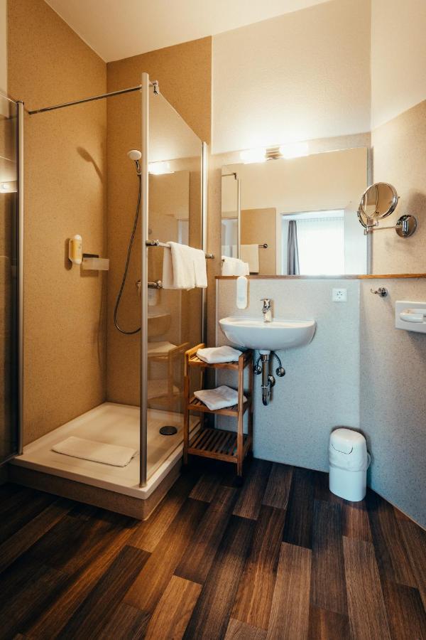 Hotel Adler ไอชเตทท์ ภายนอก รูปภาพ