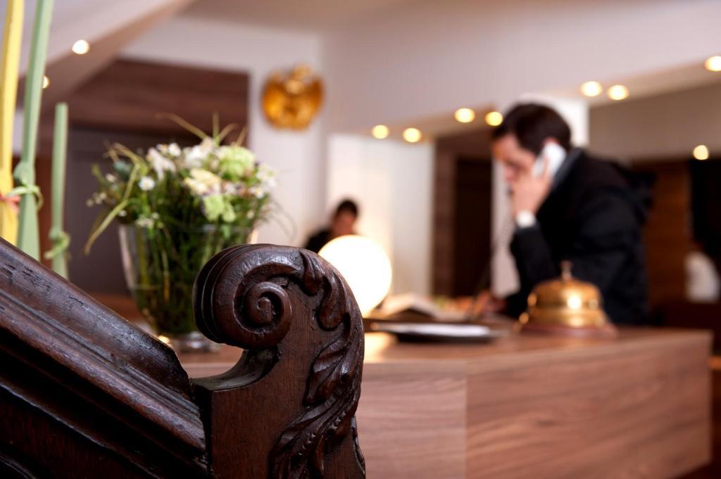 Hotel Adler ไอชเตทท์ ภายนอก รูปภาพ