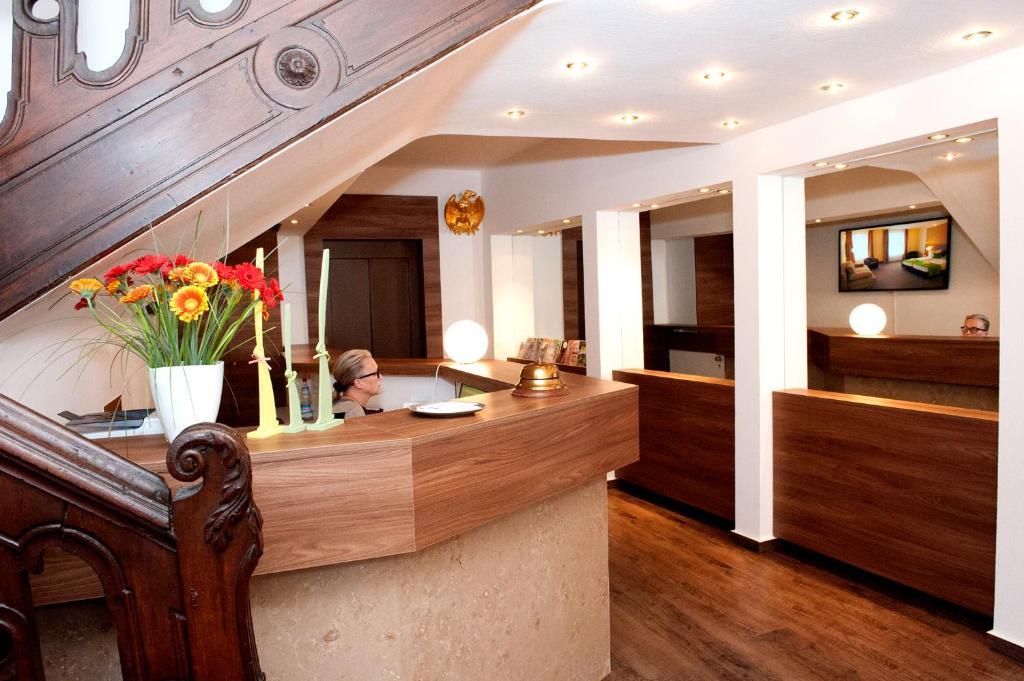Hotel Adler ไอชเตทท์ ภายนอก รูปภาพ