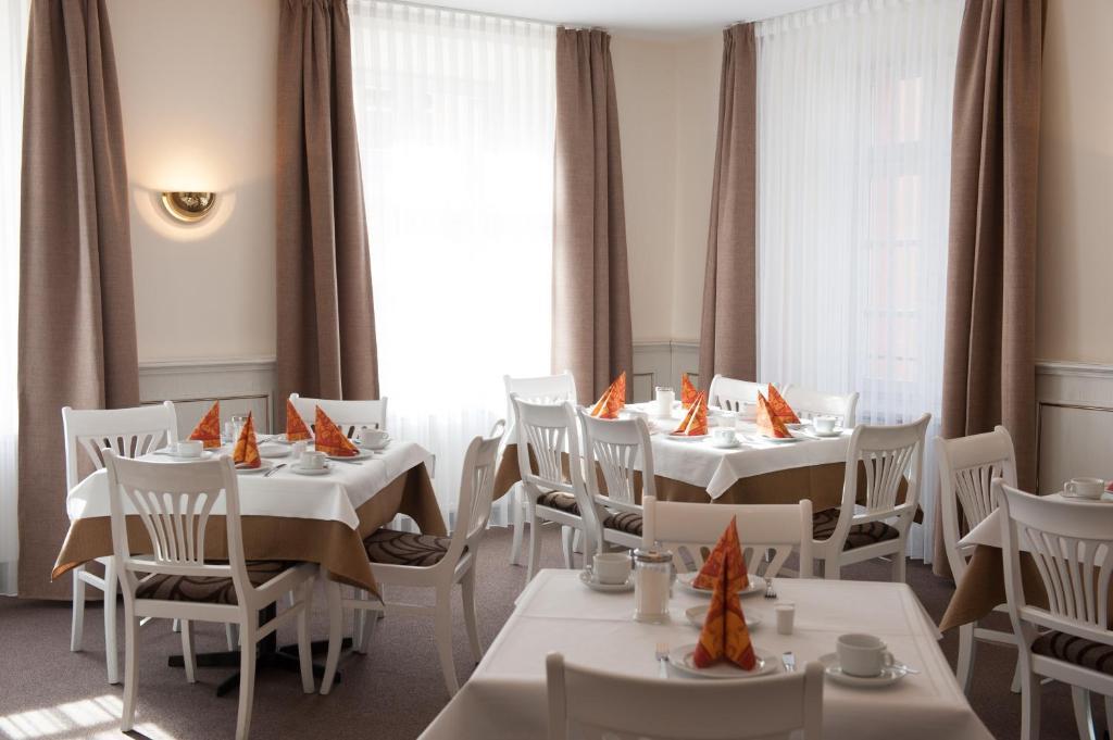 Hotel Adler ไอชเตทท์ ภายนอก รูปภาพ