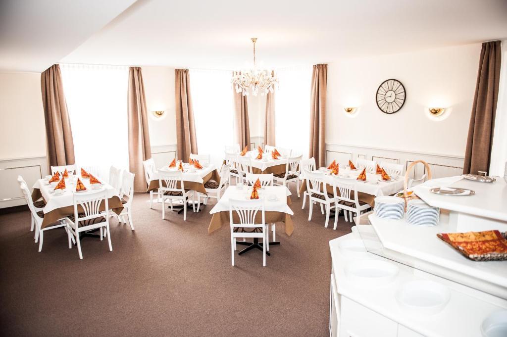 Hotel Adler ไอชเตทท์ ภายนอก รูปภาพ